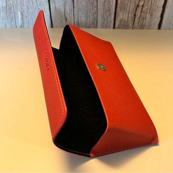 GUESS Red Sunglasses Case - Picture 3 of 3